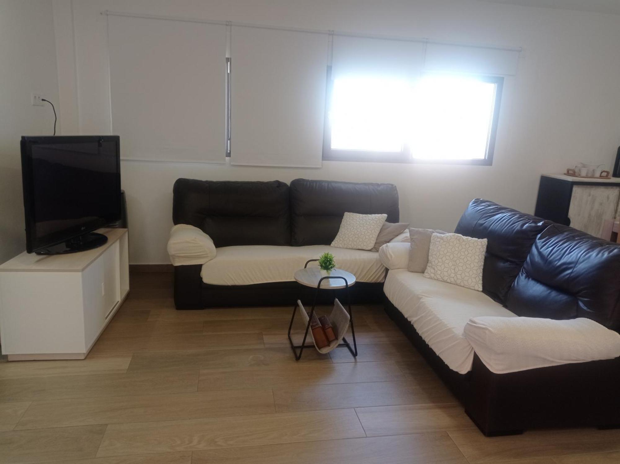Loft para 2 personas con cocina americana con gran luminosidad, TV 42, cama de matrimonio con colchón de buena calidad, dos sofás grandes y comodos , con baño con plato de ducha,chimenea interior y 2terrazas de unos 50 metros y barbacoa exterior,pre Herencia Esterno foto