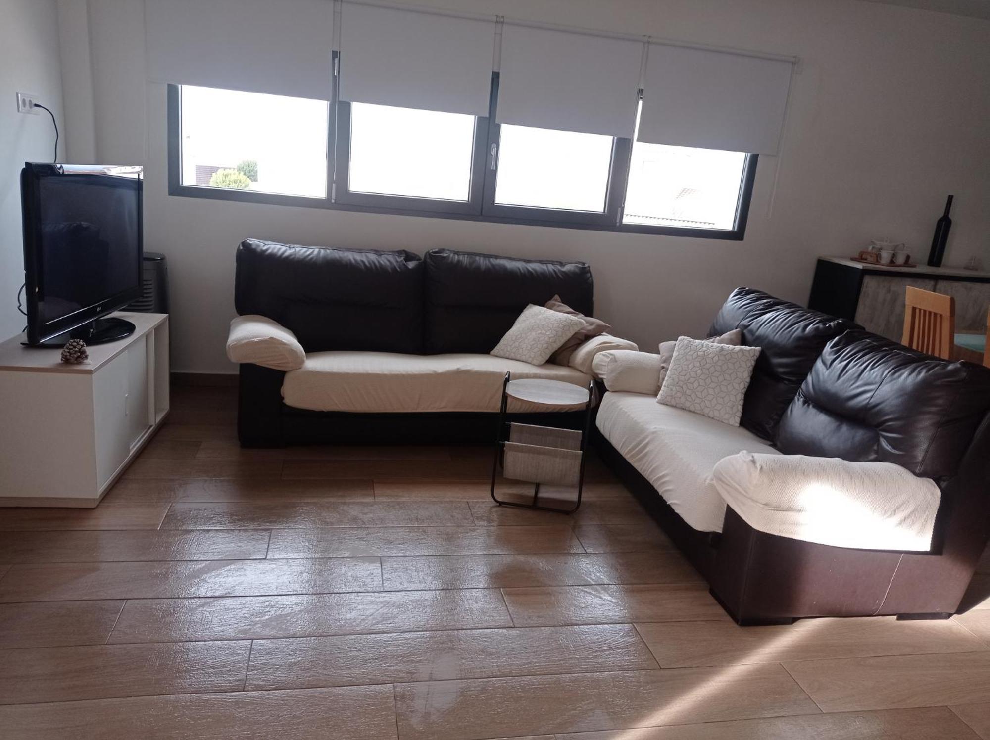 Loft para 2 personas con cocina americana con gran luminosidad, TV 42, cama de matrimonio con colchón de buena calidad, dos sofás grandes y comodos , con baño con plato de ducha,chimenea interior y 2terrazas de unos 50 metros y barbacoa exterior,pre Herencia Esterno foto