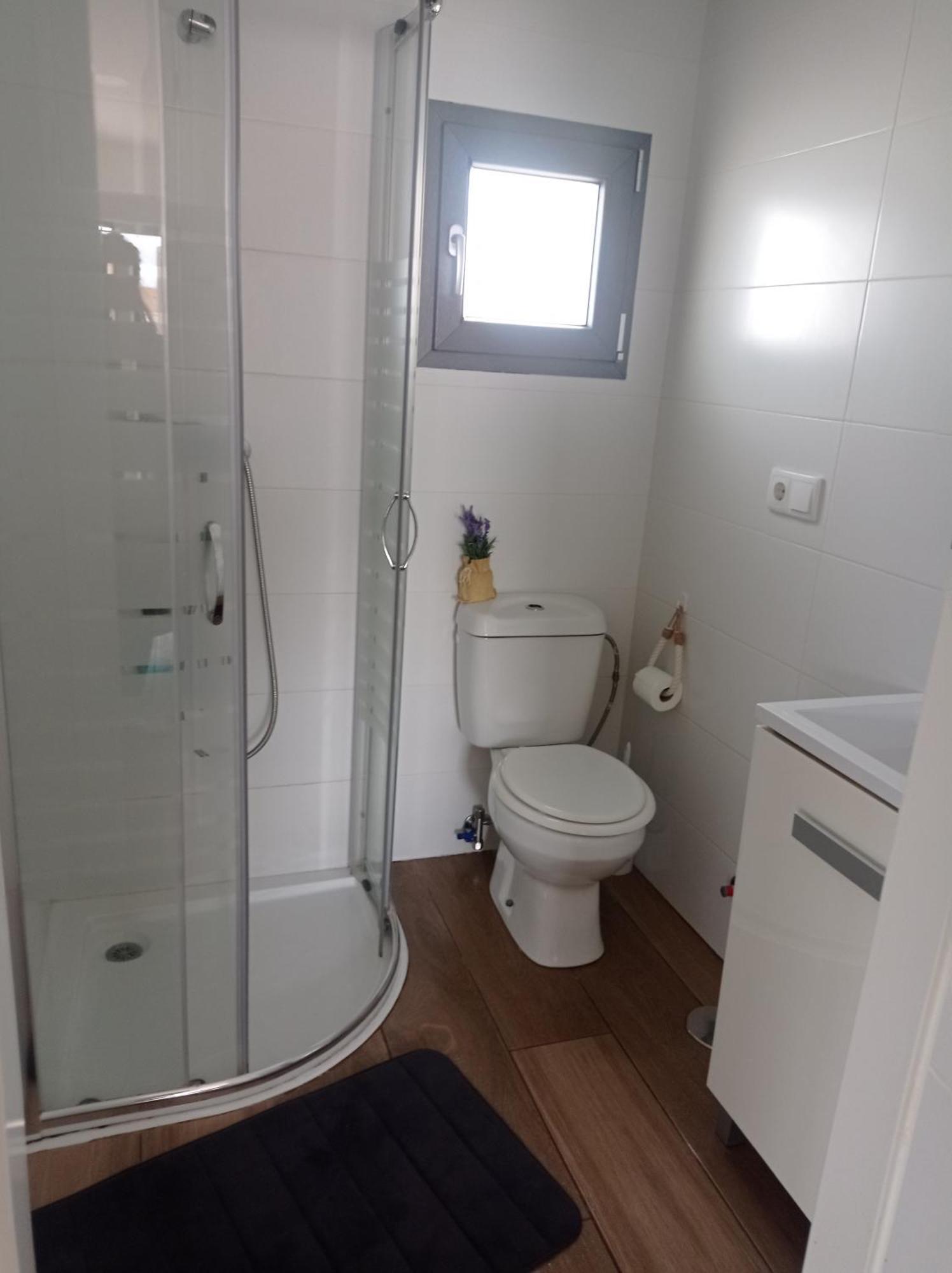 Loft para 2 personas con cocina americana con gran luminosidad, TV 42, cama de matrimonio con colchón de buena calidad, dos sofás grandes y comodos , con baño con plato de ducha,chimenea interior y 2terrazas de unos 50 metros y barbacoa exterior,pre Herencia Esterno foto
