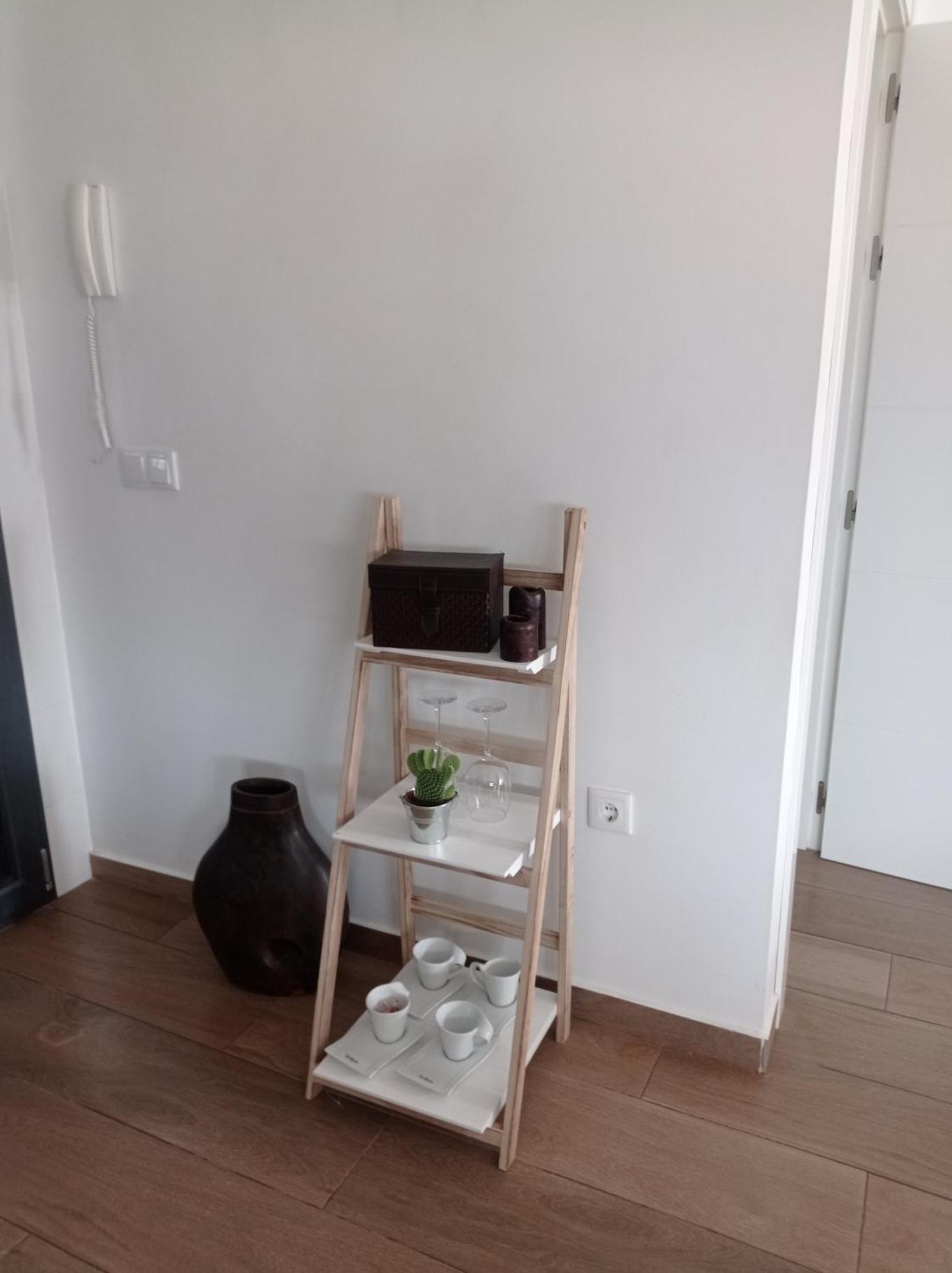 Loft para 2 personas con cocina americana con gran luminosidad, TV 42, cama de matrimonio con colchón de buena calidad, dos sofás grandes y comodos , con baño con plato de ducha,chimenea interior y 2terrazas de unos 50 metros y barbacoa exterior,pre Herencia Esterno foto