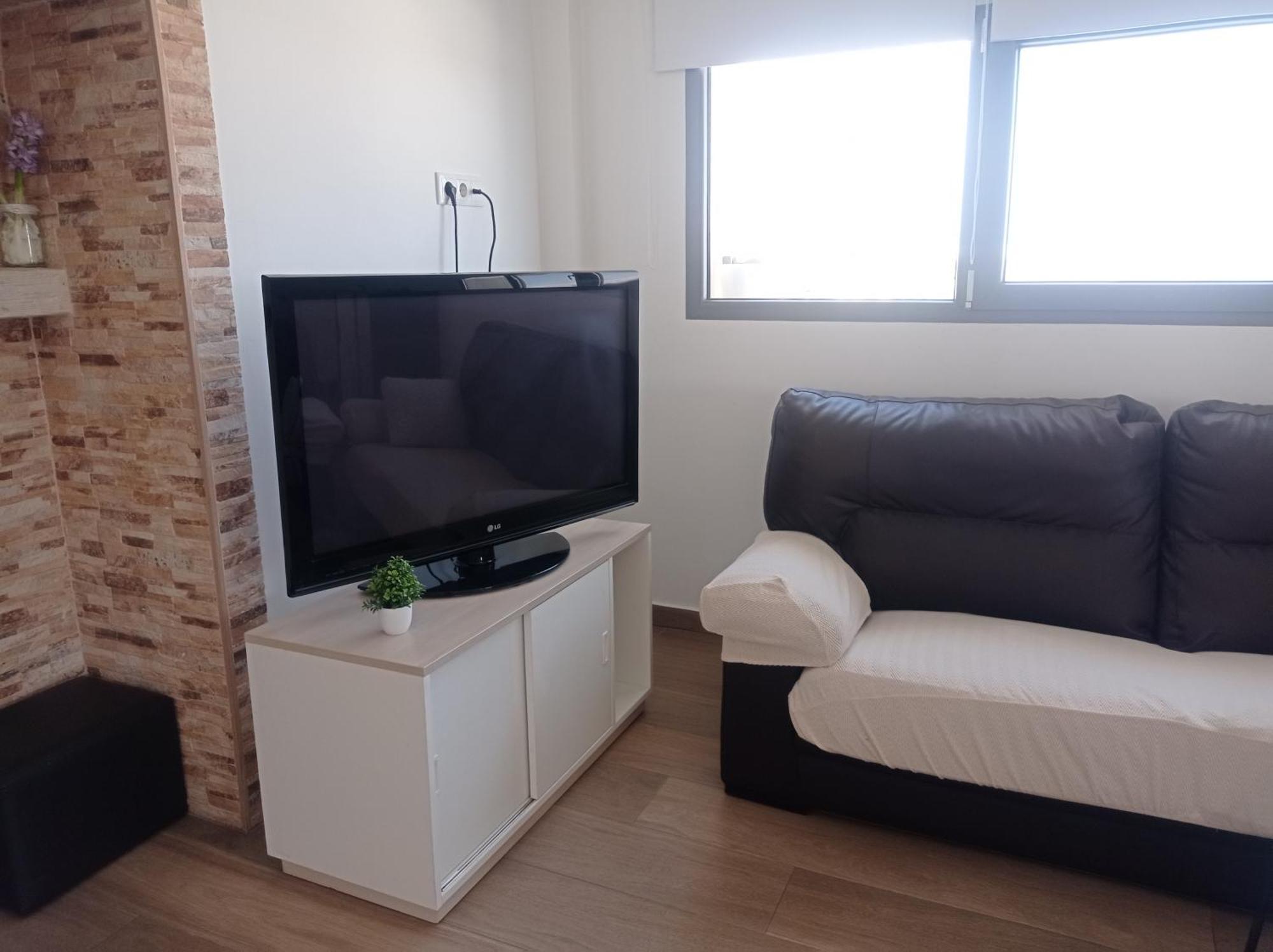 Loft para 2 personas con cocina americana con gran luminosidad, TV 42, cama de matrimonio con colchón de buena calidad, dos sofás grandes y comodos , con baño con plato de ducha,chimenea interior y 2terrazas de unos 50 metros y barbacoa exterior,pre Herencia Esterno foto