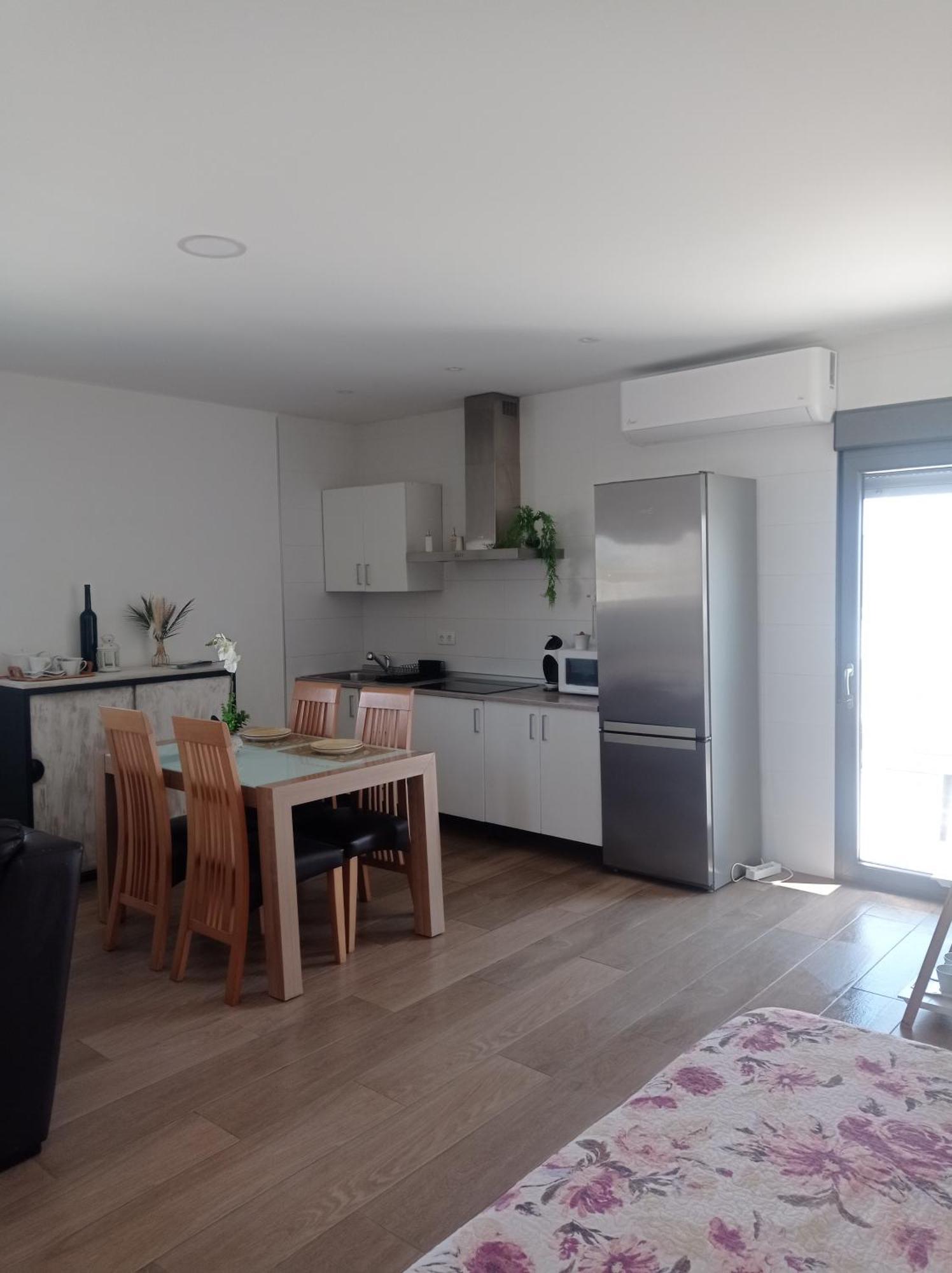 Loft para 2 personas con cocina americana con gran luminosidad, TV 42, cama de matrimonio con colchón de buena calidad, dos sofás grandes y comodos , con baño con plato de ducha,chimenea interior y 2terrazas de unos 50 metros y barbacoa exterior,pre Herencia Esterno foto