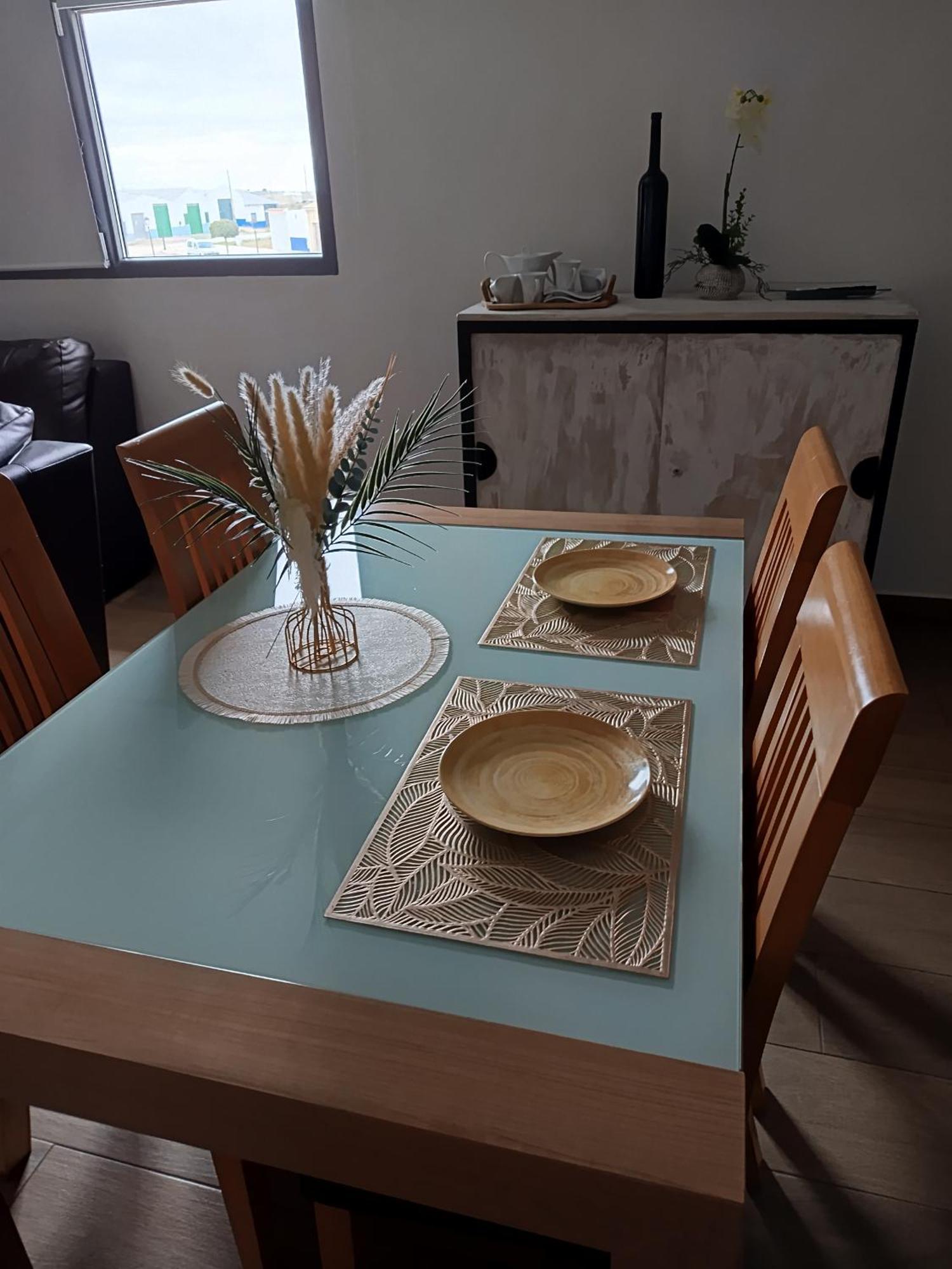 Loft para 2 personas con cocina americana con gran luminosidad, TV 42, cama de matrimonio con colchón de buena calidad, dos sofás grandes y comodos , con baño con plato de ducha,chimenea interior y 2terrazas de unos 50 metros y barbacoa exterior,pre Herencia Esterno foto