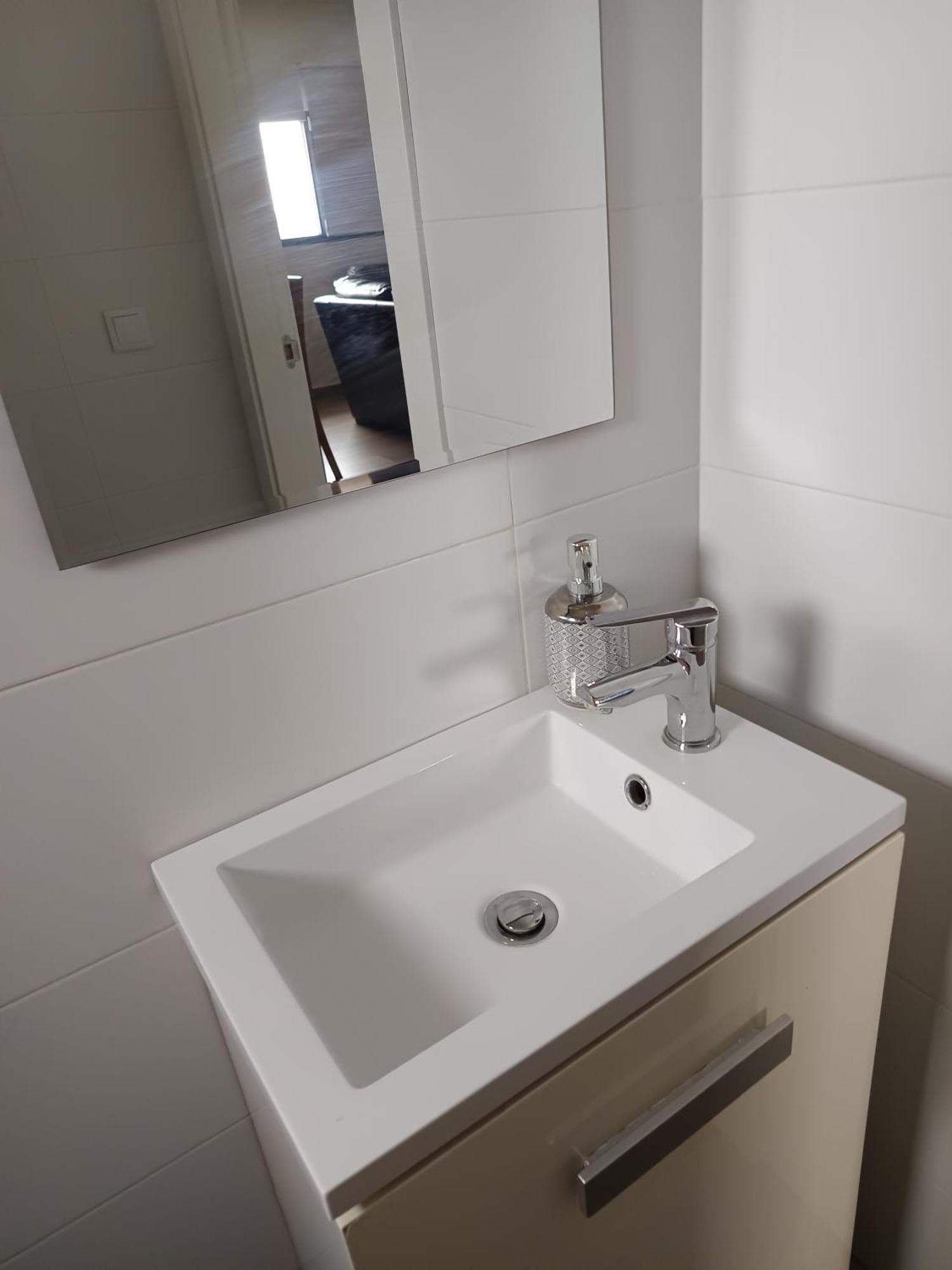 Loft para 2 personas con cocina americana con gran luminosidad, TV 42, cama de matrimonio con colchón de buena calidad, dos sofás grandes y comodos , con baño con plato de ducha,chimenea interior y 2terrazas de unos 50 metros y barbacoa exterior,pre Herencia Esterno foto